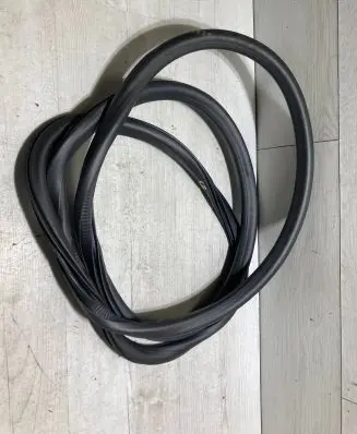 Opel Crossland X Front door rubber seal