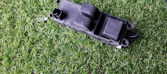 Nissan Micra Electric window control switch KDF6767 6767