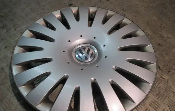 Volkswagen PASSAT B6 R16 wheel hub/cap/trim 3C0601147B