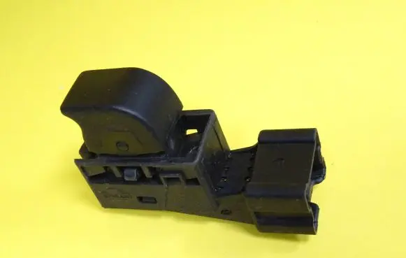 Nissan Primera Electric window control switch