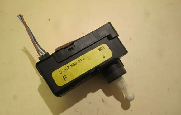 Skoda Octavia Mk2 (1Z) Headlight level adjustment motor 0307853314