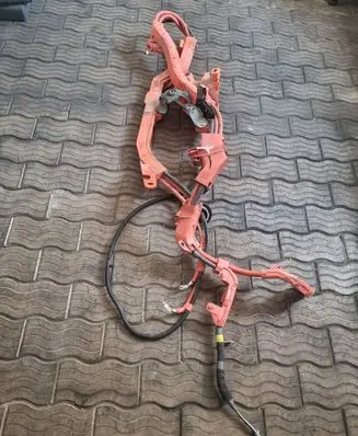 Toyota RAV 4 (XA40) Positive cable (battery) 9215YA1