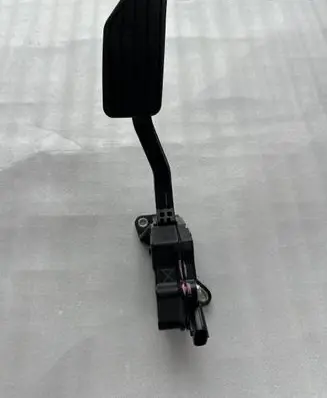 Subaru Forester SK Accelerator throttle pedal 36010FL021