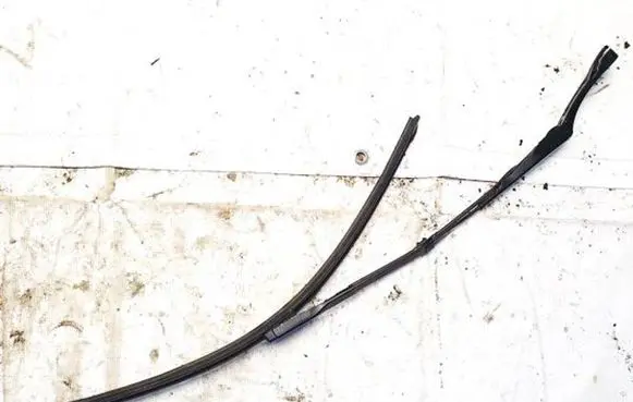 Tesla Model Y Front wiper blade arm 771126822 7711-26822