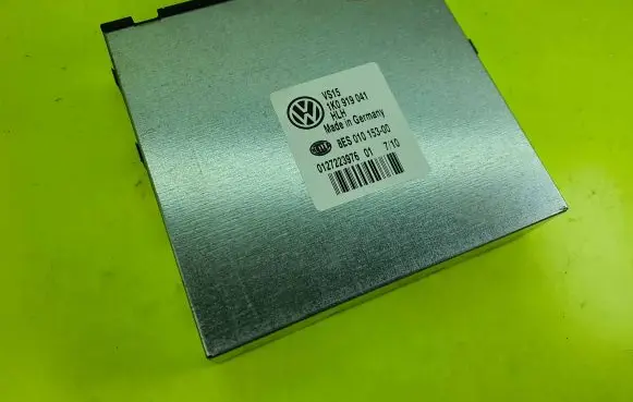 Volkswagen Golf VI Power management control unit 1K0919041 8ES01015300 0127223976