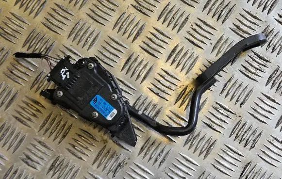 Volkswagen Sharan Accelerator throttle pedal 7M1723507A 98VW9F836BB 6PV00777002