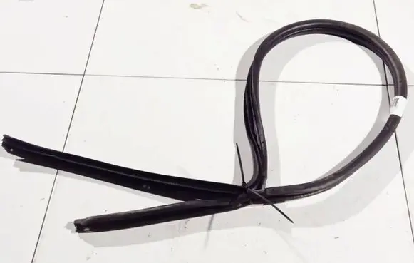 Volvo S40, V40 Rubber seal front coupe door 