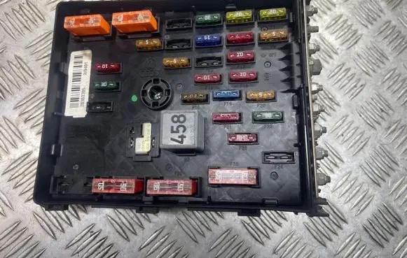 Volkswagen PASSAT B6 Fuse box set 3C0937125 63592777