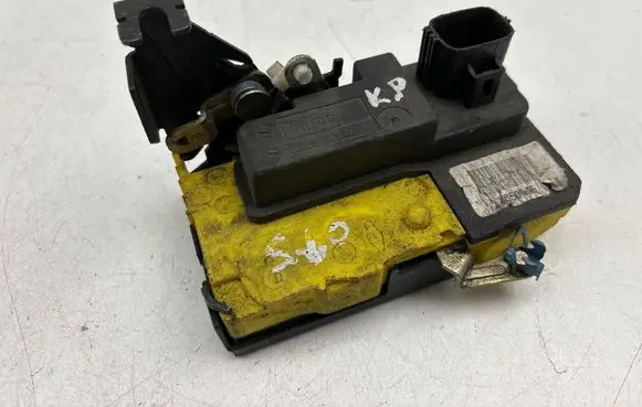 Volvo S60 Front door lock 8650545