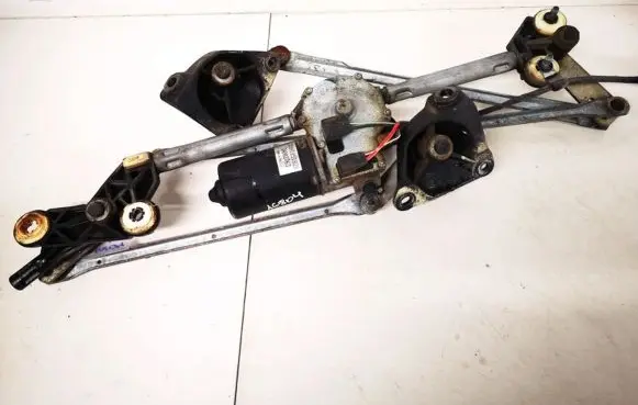 Chrysler Voyager Front wiper linkage and motor