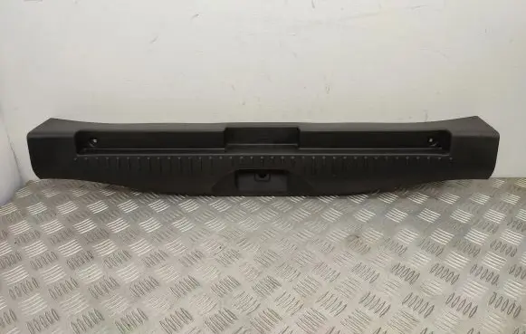 Trunk/boot sill cover protection