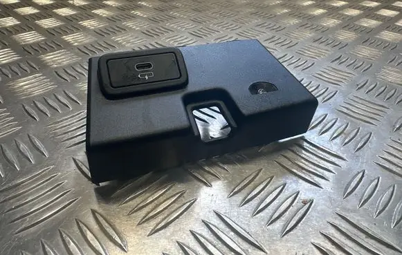 BMW 3 G20 G21 USB socket connector 106038803C 6807232 584507