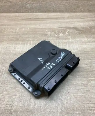 Toyota Avensis T270 Engine control unit/module ECU 8966105D22 MB2759001921