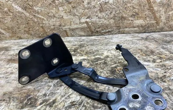 Engine bonnet/hood hinges