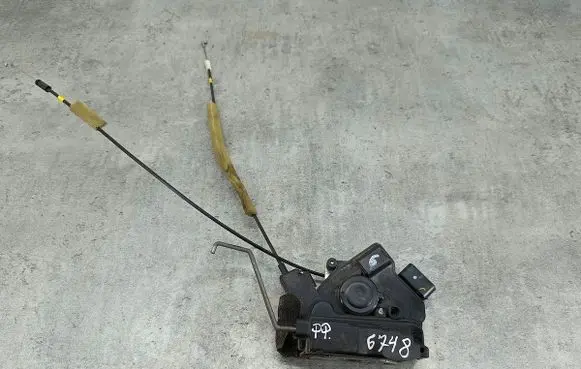 Mazda 5 Front door lock B82B84R
