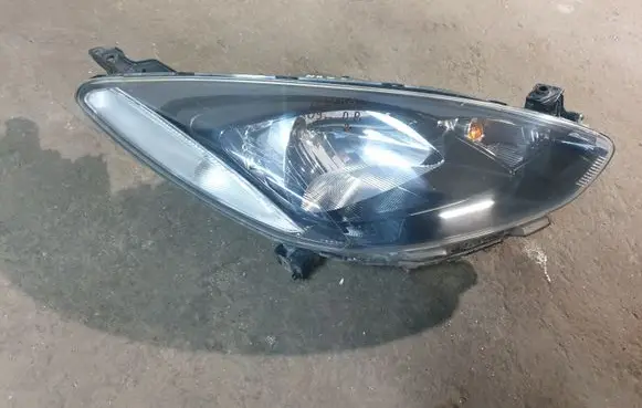 Mazda 2 Headlight/headlamp