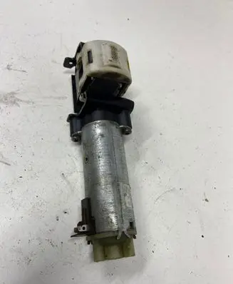Volkswagen PASSAT B4 Seat adjustment motor 0130002496 198396X