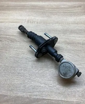 Opel Zafira A Clutch master cylinder 90581565