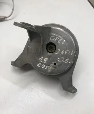 Opel Zafira B Engine mount bracket 90539246