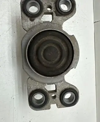 Engine mount bracket