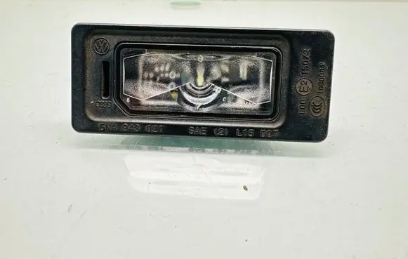 Volkswagen Touran III Number plate light 5NA943021