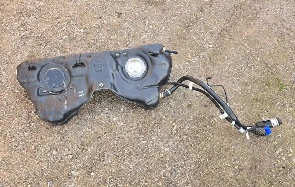 BMW M8 F93 Gran Coupe Fuel tank 56646711