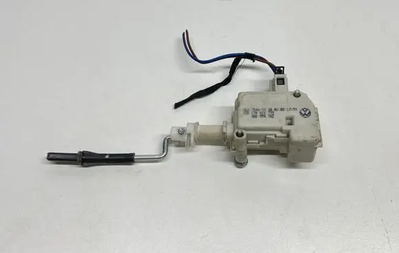 Volkswagen Touran I Central locking motor 1T0810773 3B0959782
