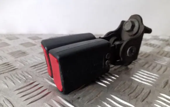 Jeep Cherokee III KJ Rear seatbelt buckle