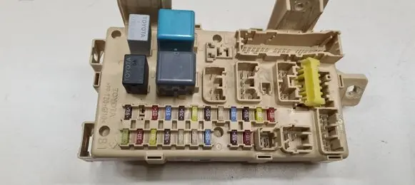 Toyota Avensis T250 Fuse module 82641CA030F