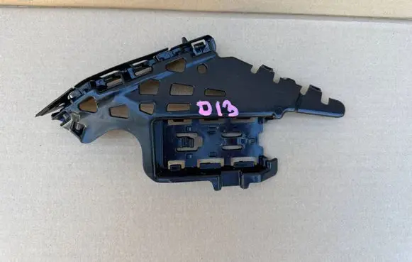 Volkswagen PASSAT B9 Fender mounting bracket 3J0807184