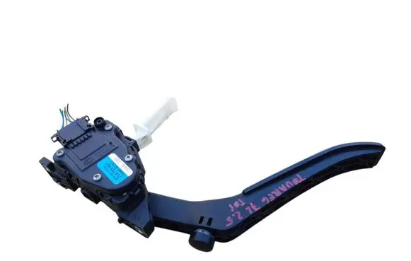 Volkswagen Touareg I Accelerator throttle pedal 7L6723507