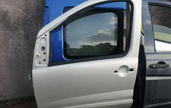 Door (2 Door Coupe)