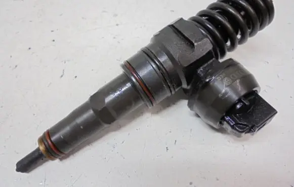 Audi A4 S4 B6 8E 8H Fuel injector 038130073AR