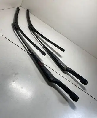 Front wiper blade arm