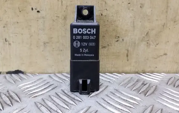 Volvo S60 Glow plug pre-heat relay 0281003047 30785663