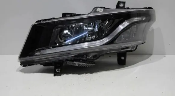 Iveco Daily 6th gen Headlight/headlamp 10R050081 040520B