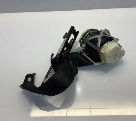Mercedes-Benz E W212 Rear seatbelt A2128606085 2128606085