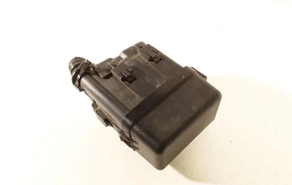 Toyota Verso Relay mounting block 9102 9008087019