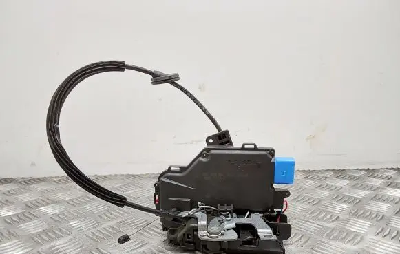 Volkswagen Golf VI Front door lock 3D1837016AC