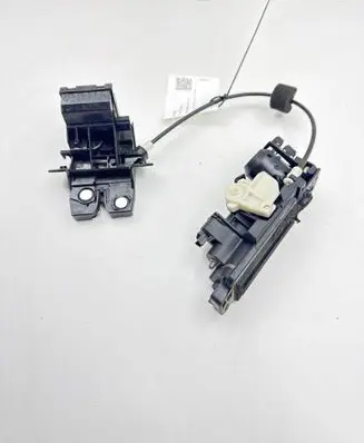 Mercedes-Benz CLS C219 Loading door lock a1717500185 A2037500693