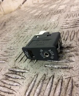 BMW 1 E82 E88 AUX in-socket connector 9237653