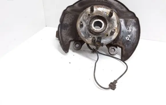 Honda CR-V Front wheel hub spindle knuckle
