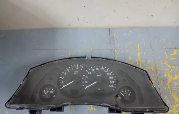 Opel Meriva A Speedometer (instrument cluster) 110080161025 151202E 13173380XR
