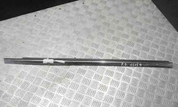 Mercedes-Benz E W212 Door glass trim 