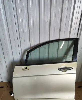 Honda FR-V Front door