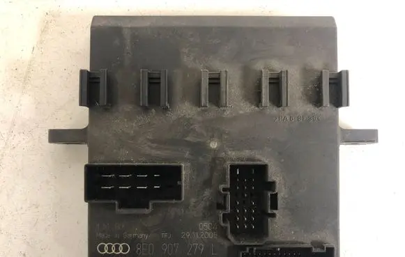 Audi A4 S4 B7 8E 8H Comfort/convenience module 8E0907279L