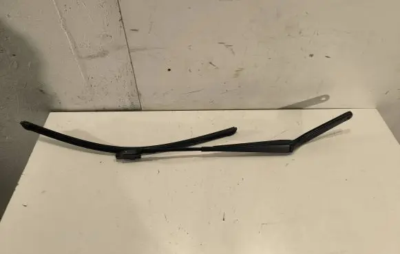 BMW X5 E70 Front wiper blade arm 7153742