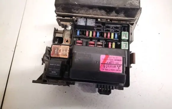 Mitsubishi Grandis Fuse box set mr587816