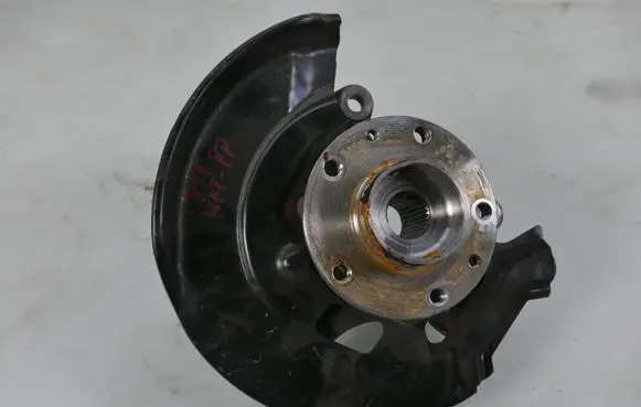 Nissan Qashqai Front wheel bearing hub 