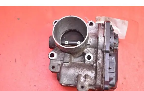Renault Clio III Throttle body valve 8200568712